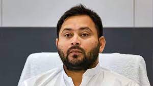 पूछताछ के लिए CBI दफ्तर पहुंचे तेजस्वी यादव