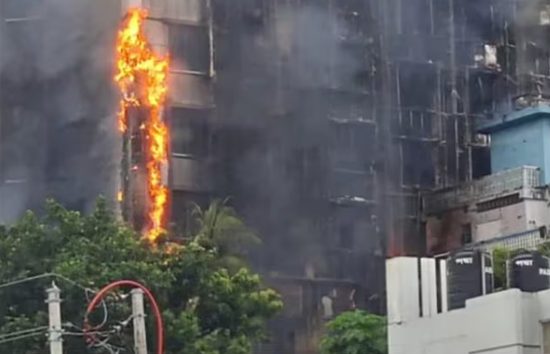 बांग्लादेश में शेख हसीना के इस्तीफे के बाद दंगाइयों ने जेल पर हमला कर ने 500 कैदी छुड़ाए, होटल में 8 को जिंदा जलाया