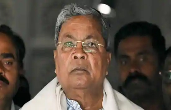 जमीन की हेराफेरी के आरोप में कर्नाटक के मुख्यमंत्री सिद्धारमैया पर चलेगा मुकदमा, राज्यपाल थावर चंद ने दी मंजूरी 