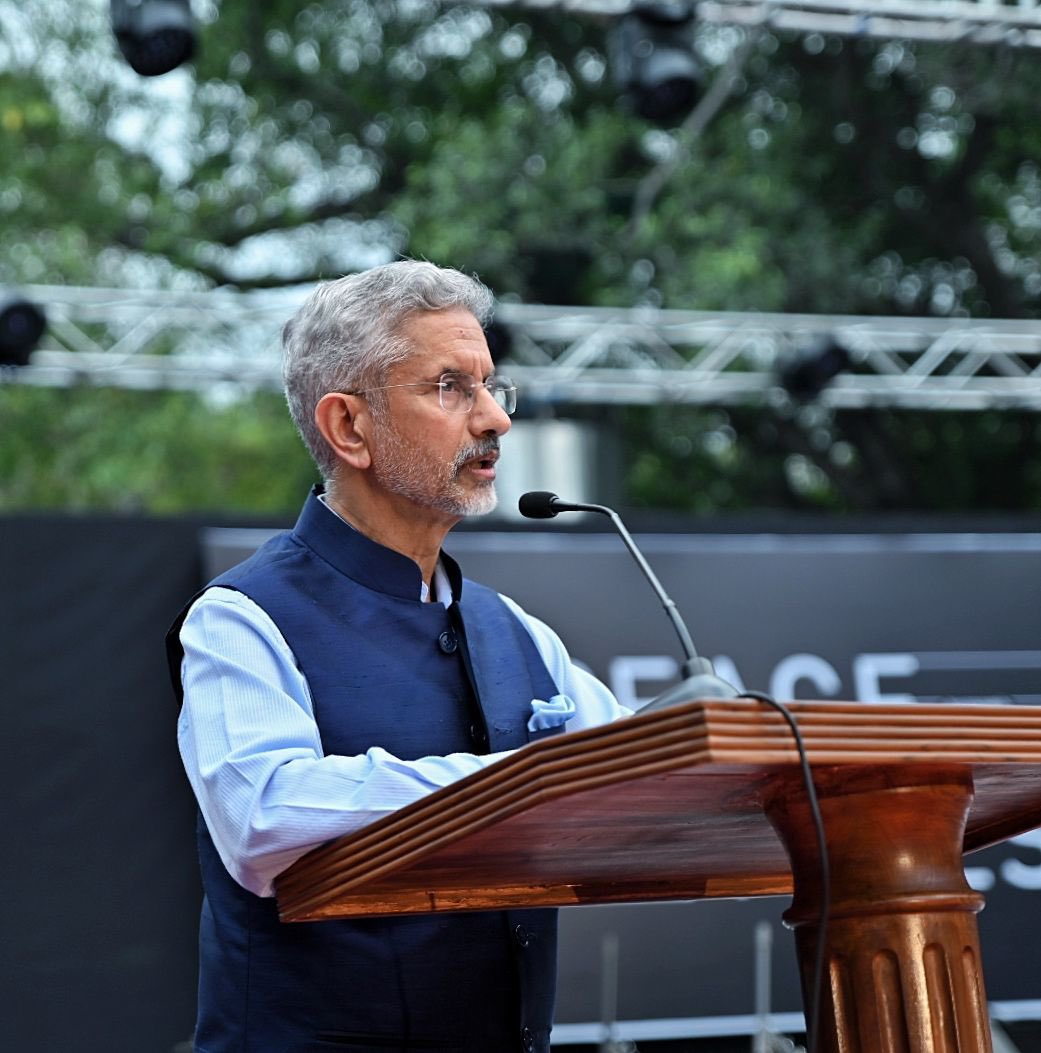 'नेबरहुड फर्स्ट' नीति सिर्फ एक नारा नहीं है, साथ खड़े होने का है समय