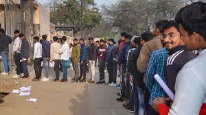 यूपी पुलिस भर्ती परीक्षा का दूसरा दिन पहली पाली की परीक्षा सुबह 10 बजे से दोपहर 12 बजे तक और दूसरी पाली की परीक्षा शाम 3 बजे से 5 बजे तक होगी