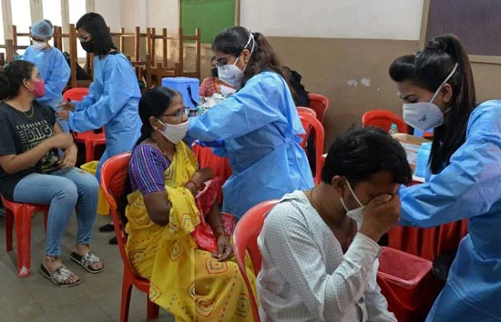 corona update : देश में आज फिर बढ़े कोरोना केस, 24 घंटे में मिले 2,124 नए मरीज