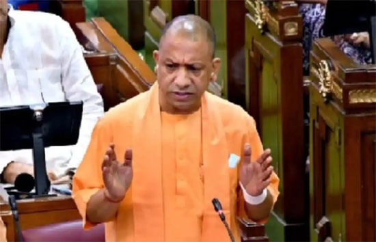 अखिलेश पर बरसे योगी, कहा- राम को मानते तो चाचा के साथ अन्याय नहीं करते