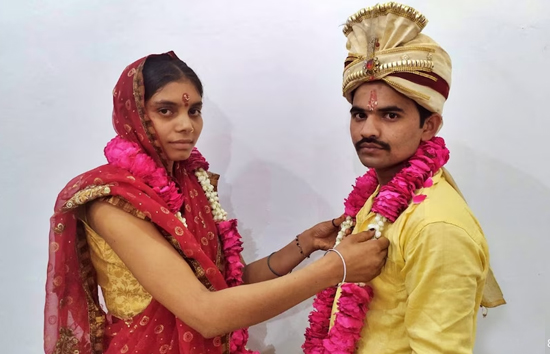 यूपी : बरेली में मुस्लिम युवती ने अपनाया सनातन धर्म, राजेश से शादी कर निशा से बनी राधिका 