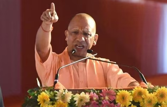 खाने-पीने की चीजों में थूकने और मिलावट करने वालों पर मुख्यमंत्री योगी आदित्यनाथ सख्त, दिया ये बड़ा आदेश 