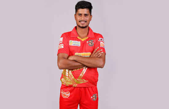 यूपी टी20 लीग में आदर्श सिंह की दमदार बल्लेबाजी ने खींचा दर्शकों का ध्यान