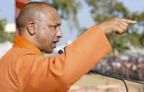 फिरोजाबाद में बोले सीएम योगी, कहा पिछली सरकारों में लोगों के मकानों पर होते थे कब्जे,आज मिल रहे मकान 