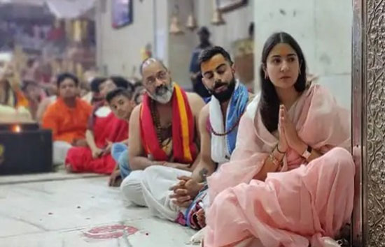 उज्जैन नगरी महाकाल के दर्शन करने पहुंचे विराट कोहली-अनुष्का शर्मा