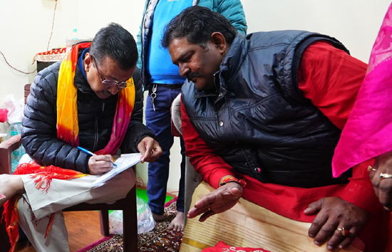 केजरीवाल ने पुजारी-ग्रंथी सम्मान योजना का किया शुभारंभ, मरघट बाबा के दर्शन कर खुद किया पुजारियों का रजिस्ट्रेशन