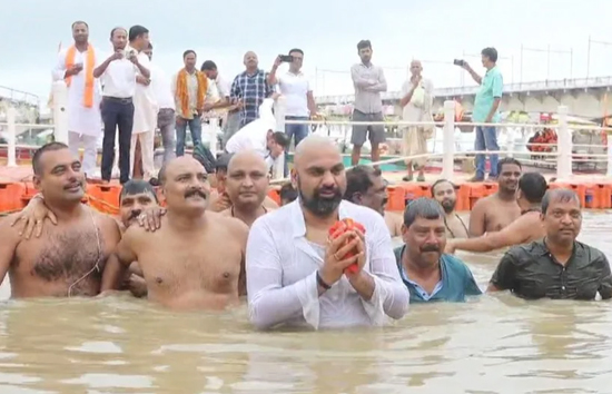 बिहार के उपमुख्यमंत्री सम्राट चौधरी ने 22 महीने बाद उतारी पगड़ी, सरयू में लगाई डुबकी, किये रामलला के दर्शन 