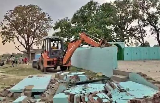 नेपाल के सीमावर्ती जनपदों में योगी का बुलडोजर एक्शन जारी,  225 मदरसे, 30 मस्जिद, 25 मजार और छह ईदगाह को ध्वस्त किया गया 