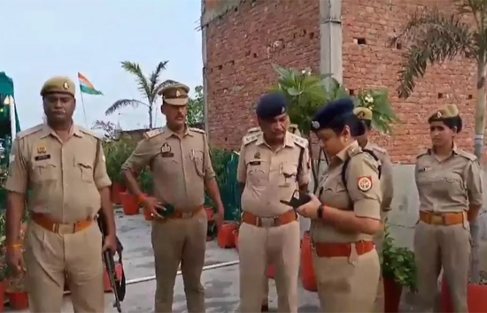 भदोही : जिस सपा विधायक के घर पर फंदे पर लटकी मिली थी लड़की, अब वहीं से नाबालिग बरामद 