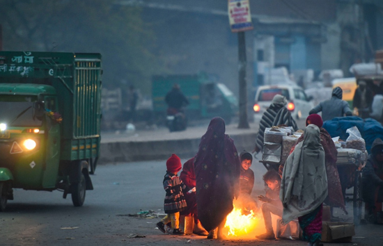 देश में कड़ाके की ठण्ड के बीच दिल्ली घने कोहरे का अलर्ट, UP- बिहार में अलाव का लेना पड़ सकता है सहारा 