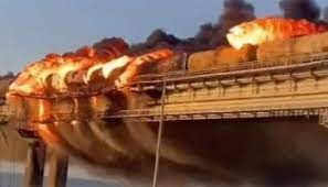 ढाका के सबसे बड़े बाजार में लगी आग, छह हजार से अधिक दुकानें हैं मौजूद