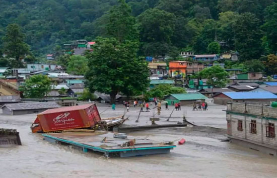 सिक्किम : बाढ़ से मरने वालों की संख्या पहुंची 44, मिले 4 सैनिकों के शव, 142 लोग अब भी लापता