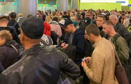 यूक्रेन के साथ जारी जंग के बीच रूस में बड़ी हलचल, पुतिन में 3 लाख सैनिकों को लामबंद करने का किया ऐलान