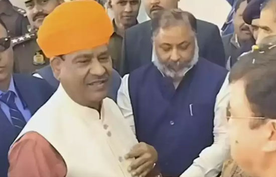 अयोध्या पहुंचे लोकसभा स्पीकर ओम बिरला, रामलला के करेंगे दर्शन, हुआ जोरदार स्वागत 