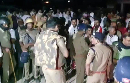 चंदौली : अपराधी को पकड़ने गई पुलिस, मारपीट में बेटी की मौत, SHO सस्पेंड