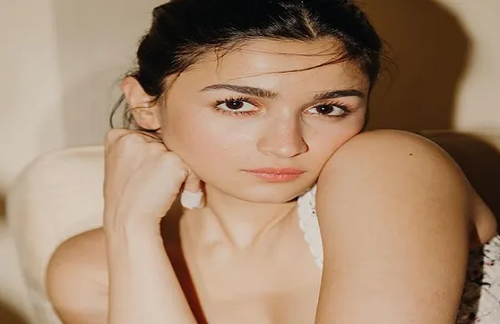 आलिया भट्ट की ये बोल्ड तस्वीरें देख आप भी हो जायेंगे दंग 