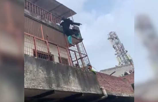 बुलंदशहर : संतान न होने से आहत महिला ने दूसरी मंजिल से लगाई छलांग, पति भी छोड़ गया 