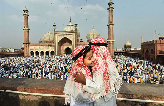 सऊदी अरब में दिखा चांद, आज मनाई जाएगी ईद, जानें भारत में किस दिन मनाया जाएगा त्योहार