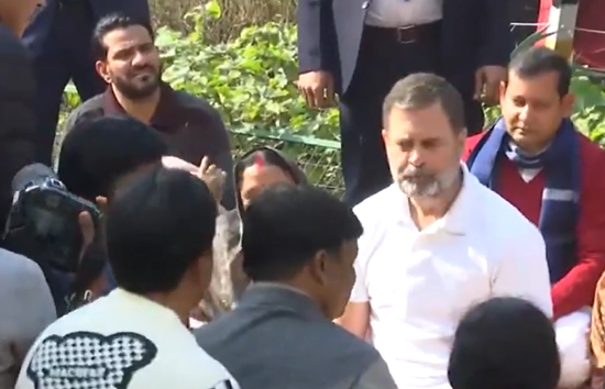 राहुल गांधी दिल्ली की जनता के बीच मनाई मकर संक्रांति, खाया दही-चूड़ा