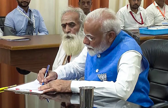 पीएम मोदी के पास नहीं है अपना घर और गाड़ी, चुनावी हलफनामे में बताया कितनी है कुल सम्पत्ति 