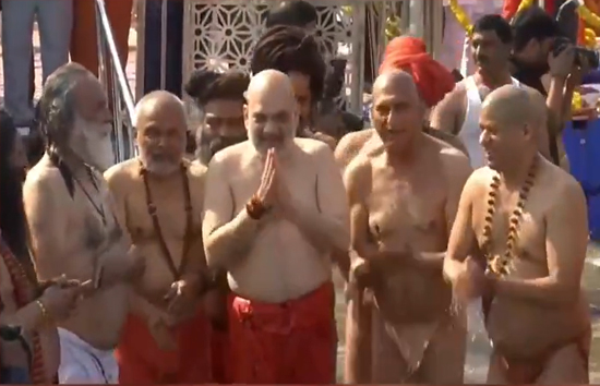 प्रयागराज पहुंचे अमित शाह, सीएम योगी, बाबा रामदेव समेत कई साधु-संतों के साथ महाकुंभ में लगाई डुबकी