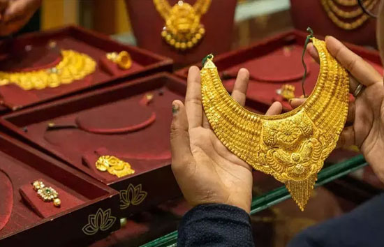 सोने की बढ़ती कीमतों के चलते धनतेरस पर बाजारों में सन्नाटा, व्यापारियों की चिंता