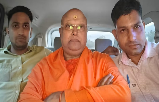 छात्राओं से यौन शोषण करने वाले स्वामी चैतन्यानंद गिरफ्तार, दिल्ली पुलिस ने आगरा से दबोचा 