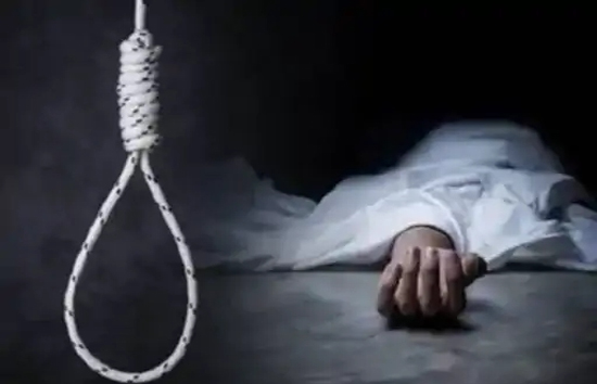 किसान ने बैंक के गेट पर फांसी लगाकर दी जान, अपना ही पैसा नहीं निकाल पाने से आहत होकर दी जान 