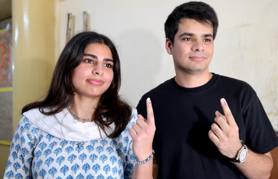 प्रियंका गांधी के बेटे रेहान ने किया मतदान, लोगों से की वोट डालने की अपील, संविधान की सुरक्षा को बताया बड़ा मुद्दा 