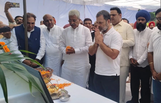 आप दलित हो तो दबाया जा सकता, ये तमाशा बंद करे सरकार, वाई पूरन कुमार के परिवार से मिलने के बाद बोले राहुल गांधी 