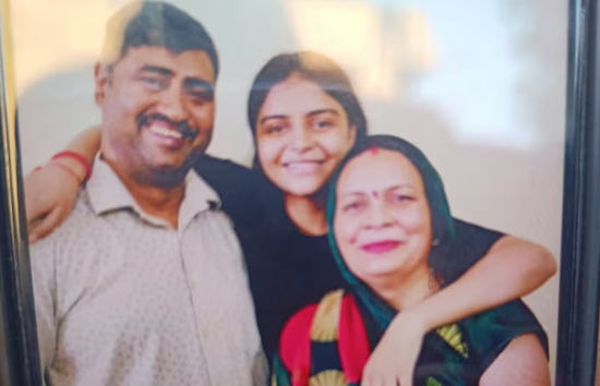 साउथ दिल्ली में ट्रिपल मर्डर, शादी की सालगिरह के दिन मां-बाप और बेटी की धारदार हथियार से हत्या