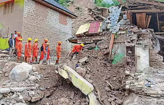 हिमाचल प्रदेश में मानसून से भारी नुकसान, 26 दिन में 106 लोगों की मौत, 384 घर ध्वस्त, 850 करोड़ का भारी नुकसान 