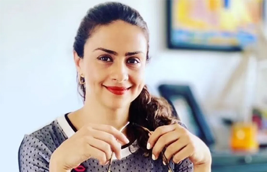 गुल पनाग मनाएंगी अपना जन्मदिन,  खूबसूरती के मामले कई हीरोइनों को देतीं हैं टक्कर 