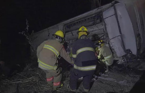 मैक्सिको : पर्यटकों को ले जा रही बस खाई में गिरी, 18 की मौत, 11 बच्चों सहित 33 घायल