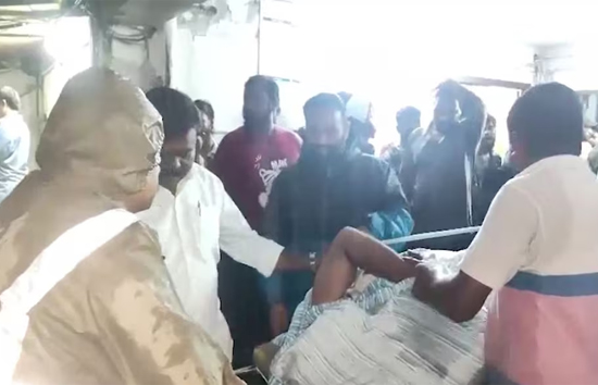 जन्माष्टमी पर बड़ा हादसा, करंट वाले तारों से टकराया शोभायात्रा का रथ, 5 की मौत