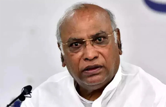 कांग्रेस के नए अध्यक्ष चुने गए मल्लिकार्जुन खड़गे, 24 साल बाद गांधी परिवार के बाहर के सदस्य को पार्टी की कमान 