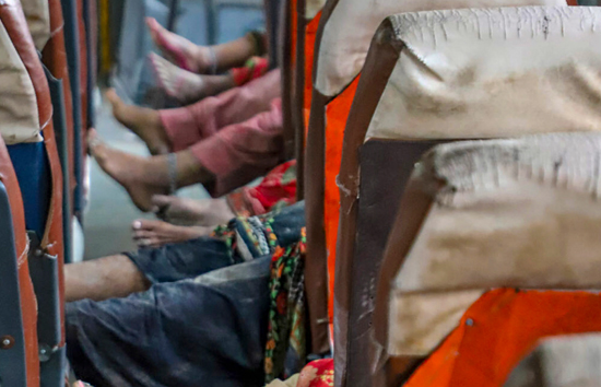 हाथरस भगदड़ में अबतक 121 लोगों की मौत, मृतकों में 108 महिलायें और 7 बच्चे शामिल, मारे गए लोगों की लिस्ट 