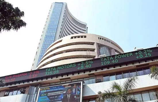 शुरुआती कारोबार में घरेलू शेयर बाजार में आज मामूली बढ़त