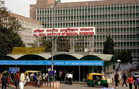 दिल्ली के नामी AIIMS-अपोलो समेत कई अस्पतालों को बम से उड़ाने की मिली धमकी, एक ही टाइम पर सभी जगह होगा धमाका 
