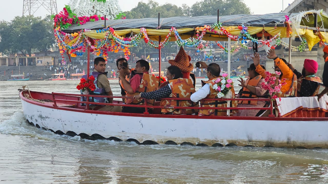 आईना ने देखा स्वच्छ सरयू का नया स्वरूप और विकासशील अध्यात्म नगरी