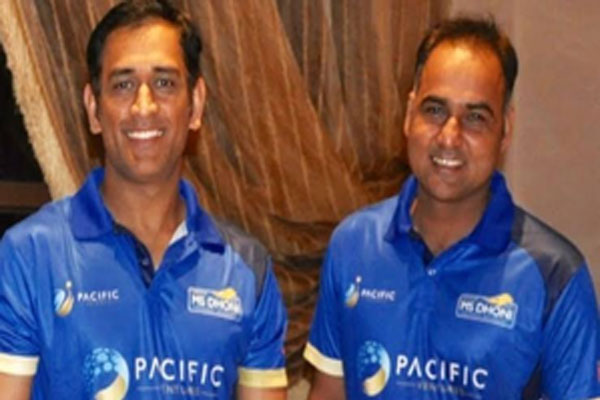 धोनी के खिलाफ पूर्व बिजनेस पार्टनर्स ने दिल्ली हाईकोर्ट में दर्ज कराया मानहानि का केस