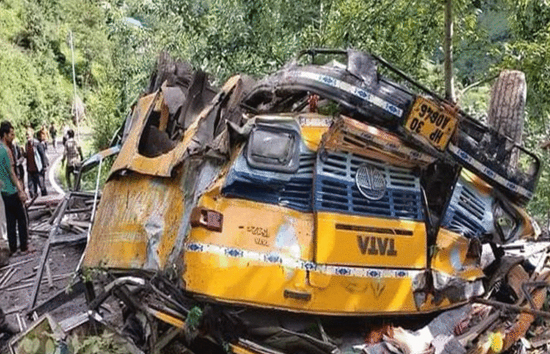 हिमाचल प्रदेश : कुल्लू में दर्दनाक हादसा, खाई में गिरी बस, 16 की मौत 