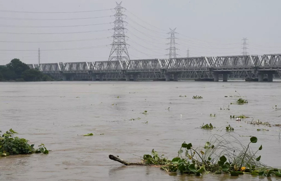दिल्ली में यमुना खतरे के निशान से ऊपर, बाढ़ की चेतावनी, आने वाले 48 घंटे अहम 