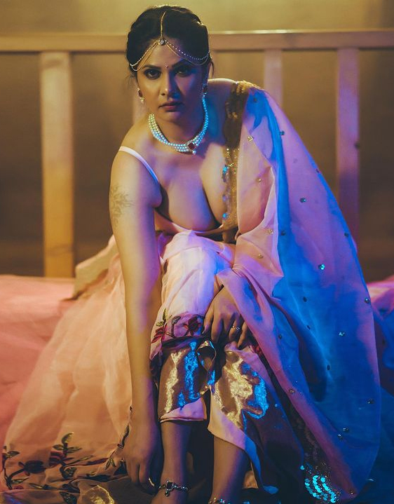 ये हैं वेब सीरीज की हॉट AABHA PAUL जिन्हें लोग ललिता भाभी के नाम से ज्यादा जानते हैं.