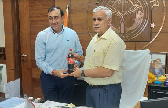 एसएलएमजी बीवरेजेज और कोका कोला ने मिलाया हाथ, 100 % रीसाइकल्ड PET बॉटल्स का होगा प्रयोग