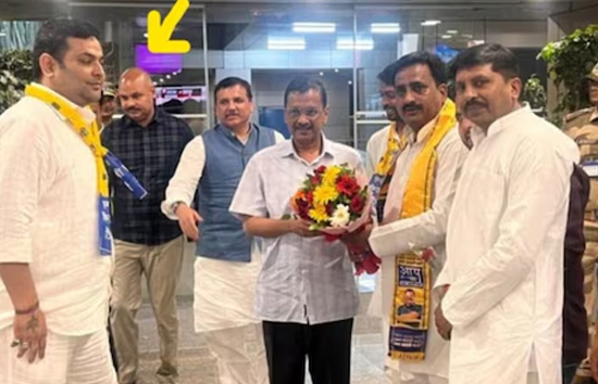 स्वाति मालीवाल के साथ जिसका हुआ विवाद वह अब आया केजरीवाल के साथ नजर, बीजेपी ने घेरा 