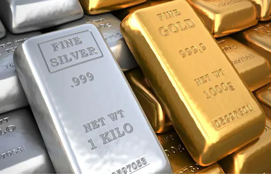 चांदी के गिरे दाम, लेकिन सोना रुकने का नहीं ले रहा नाम, 22 कैरेट गोल्ड की जानें कीमत 